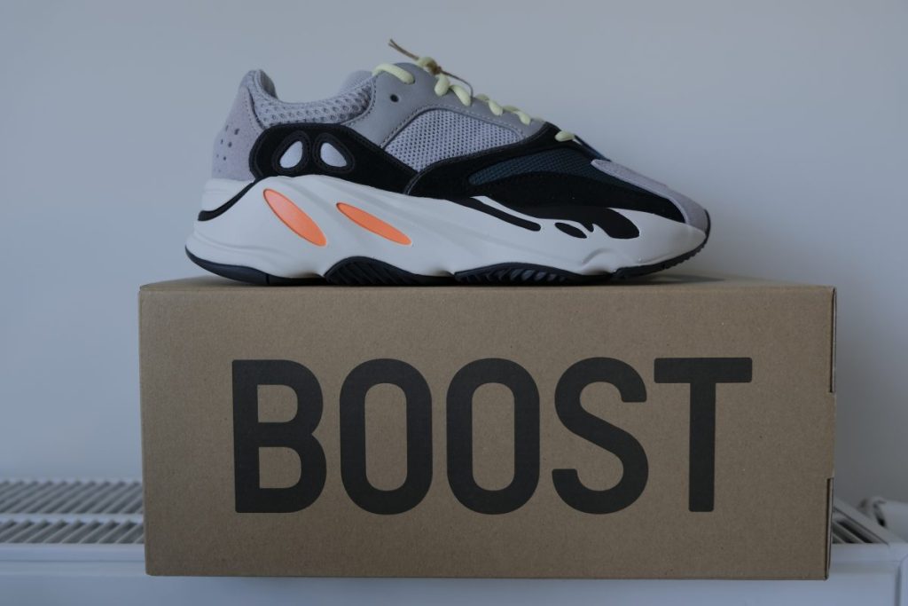 Giày Adidas Yeezy 700 Wave Runner