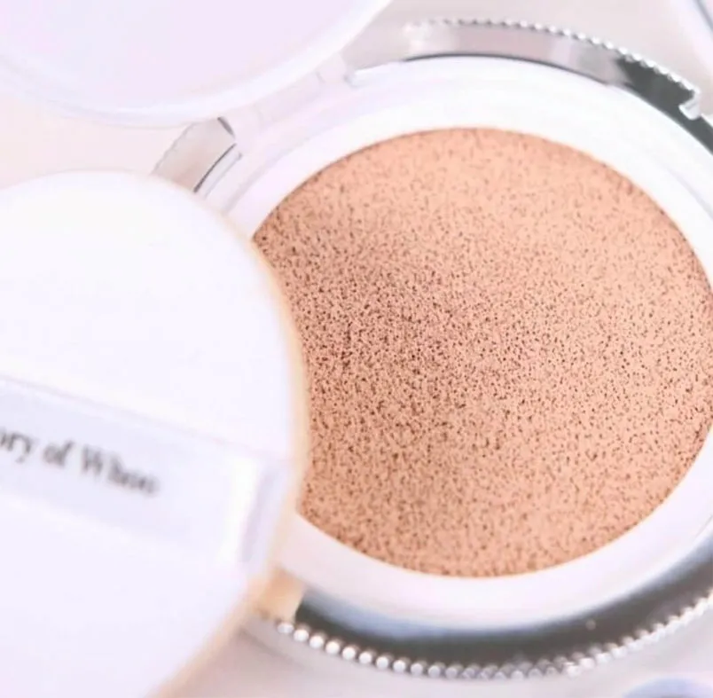 Cushion cho da mụn nhạy cảm Whoo Radiant White Moisture Cushion Foundation SPF50+ PA+++