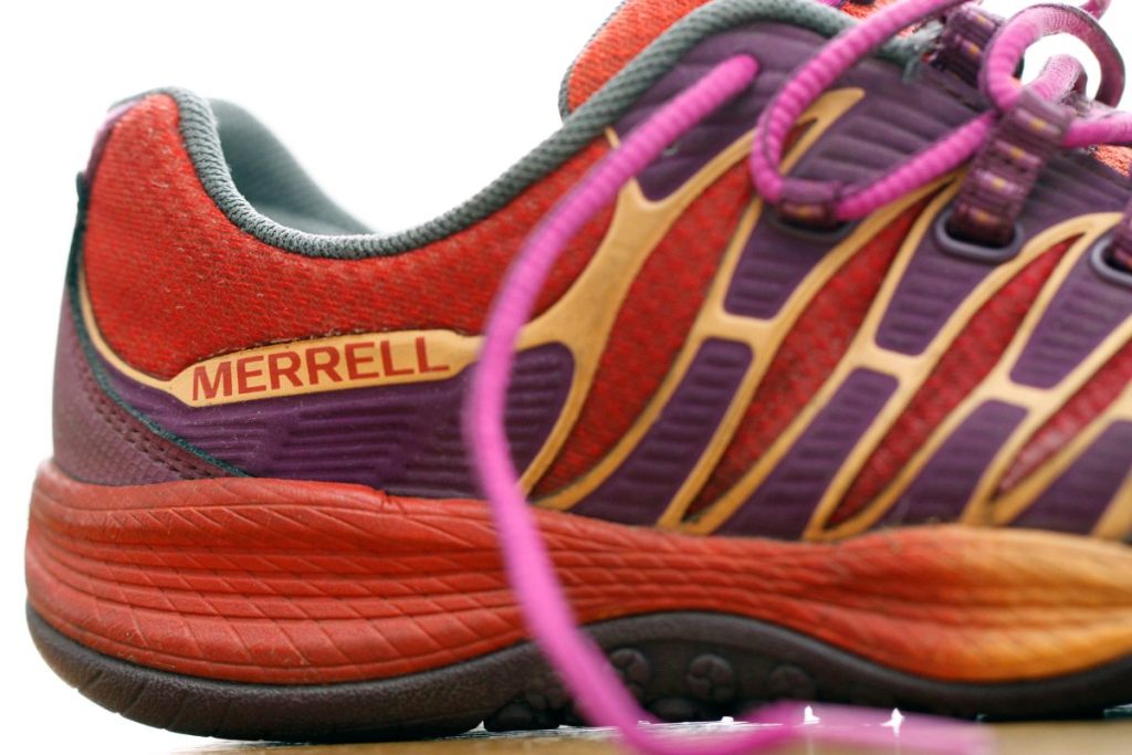Giày chạy bộ thương hiệu Merrell