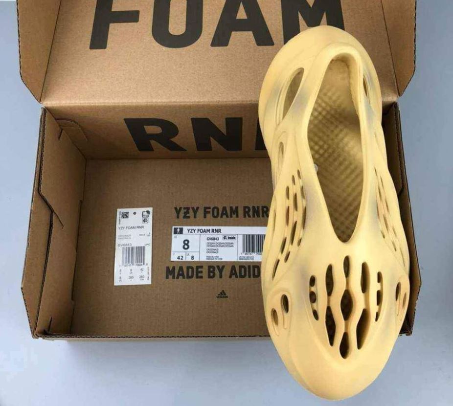 Adidas Yeezy Foam Runner và hộp giày
