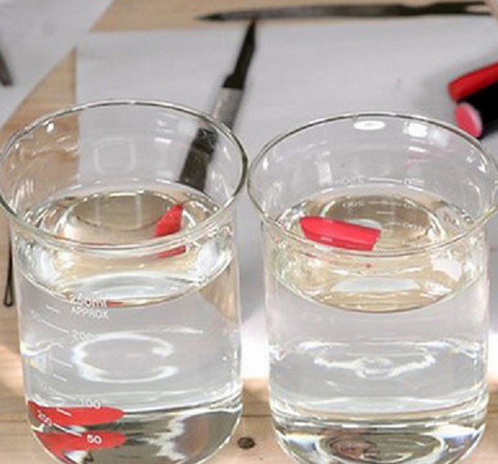 Thử son bằng nước 