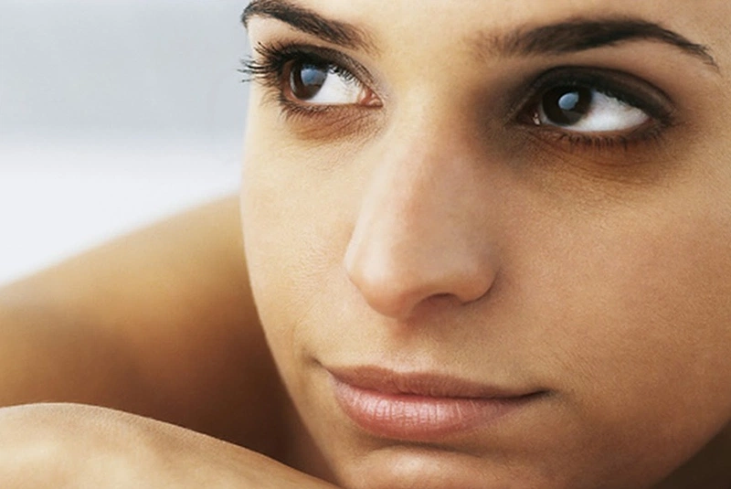 Công dụng của cushion là che quầng thâm mắt, làm mát da, chống nắng và lâu trôi