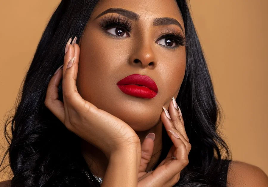 Son màu đỏ thuần khiết quyến rũ dành cho da ngăm