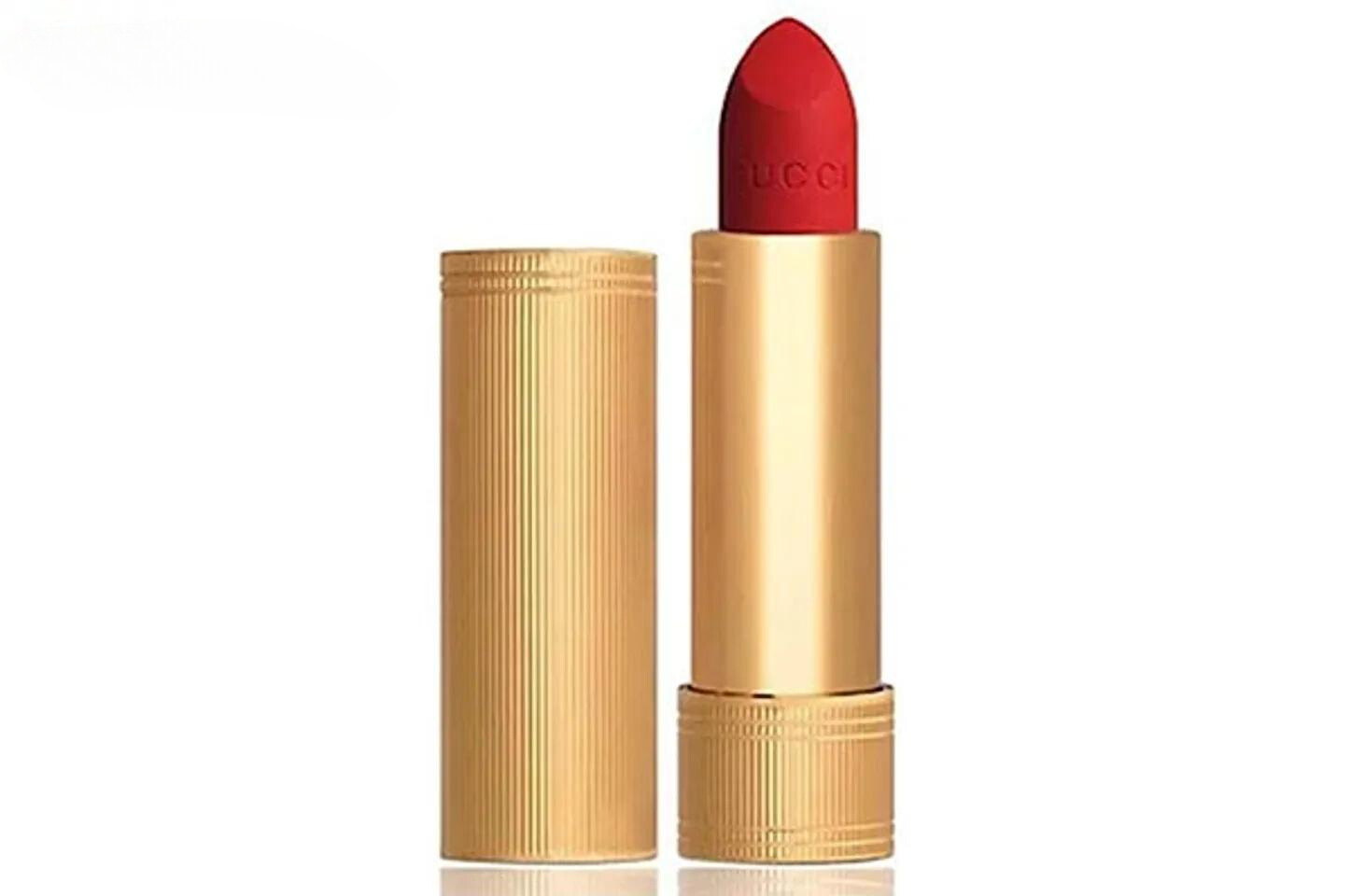 Màu son phù hợp với mặt mộc Gucci màu 500 Odalie Red Matte đỏ cam
