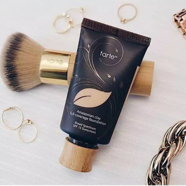 Kem nền Amazonian Clay 12 Hour Kem nền Amazonian Clay 12 Hour