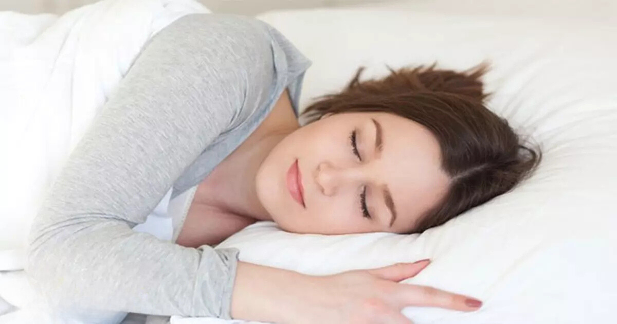 Có nên bôi son dưỡng qua đêm?