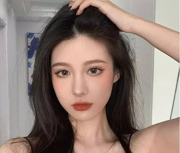 Son Gucci 308 Lucy Dark Orange màu cam gạch Son Gucci 308 Lucy Dark Orange màu cam gạch