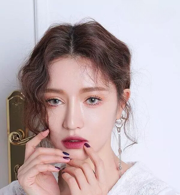 Son cánh hồng khô hợp với phong cách makeup nào?