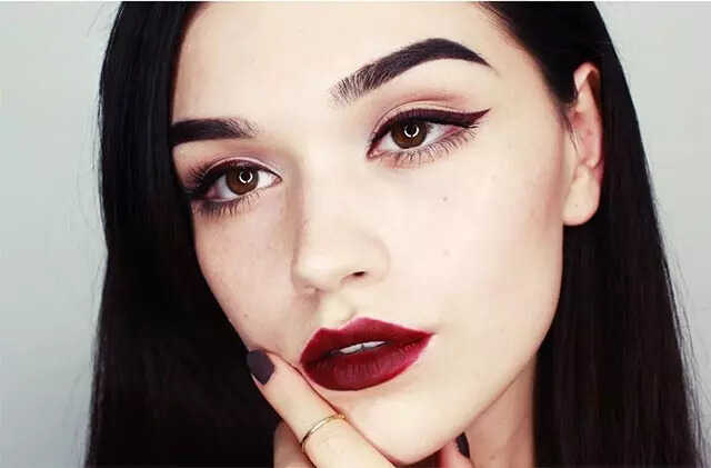 Son màu đỏ mận có đặc điểm gì đặc biệt?