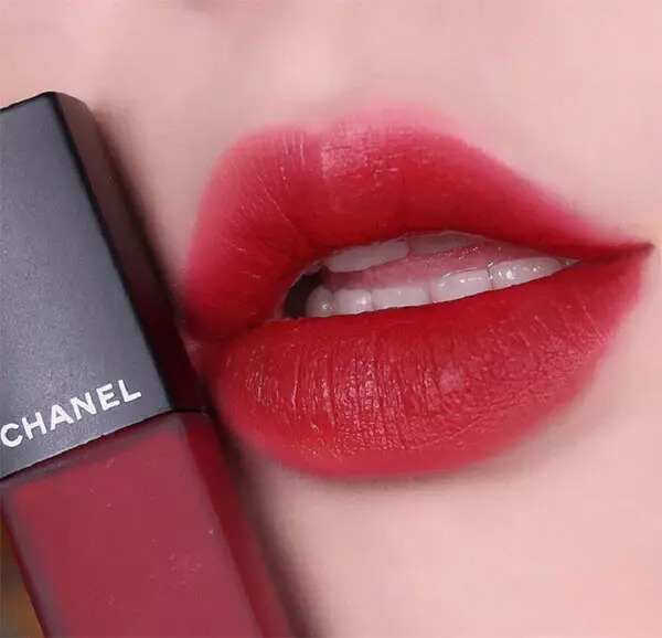 Son đỏ mận Chanel 824 Berry Allure Ink Fusion
