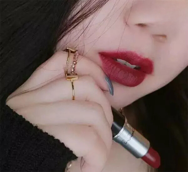 Son Mac Diva Matte Lipstick