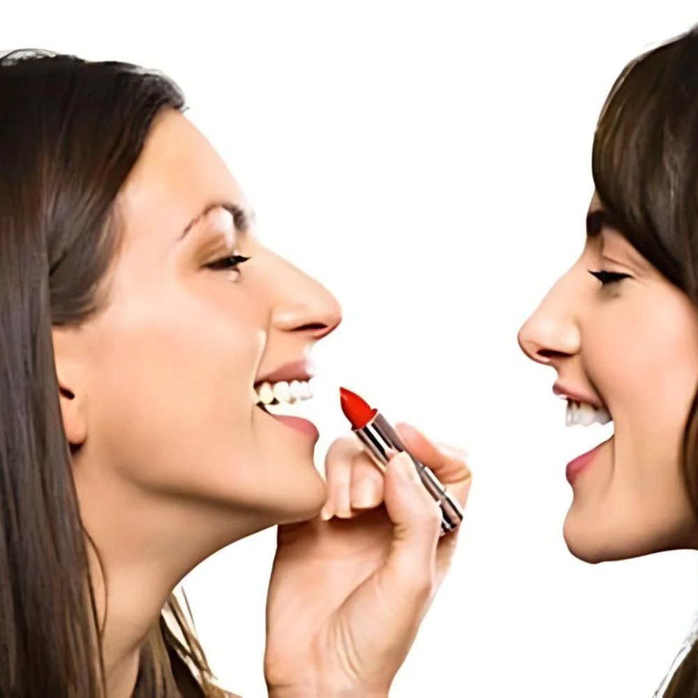 Không dùng chung son với người khác Không dùng chung son với người khác