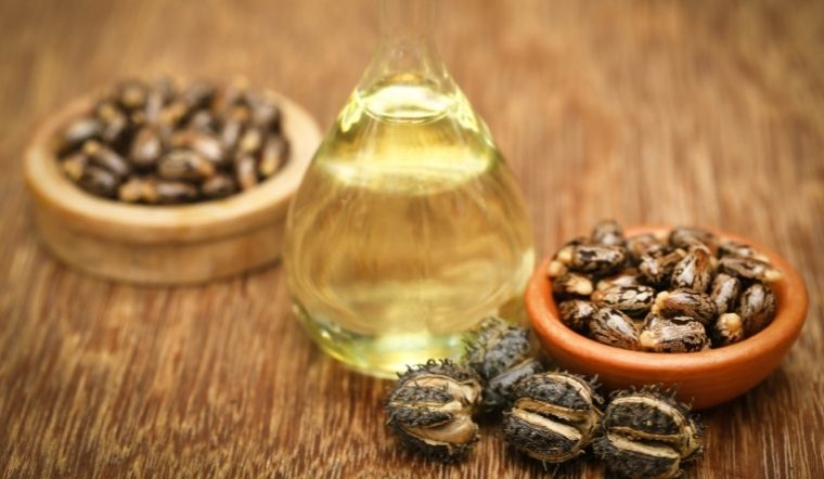 Cách giảm sưng mụn bằng dầu thầu dầu (Castor Oil)