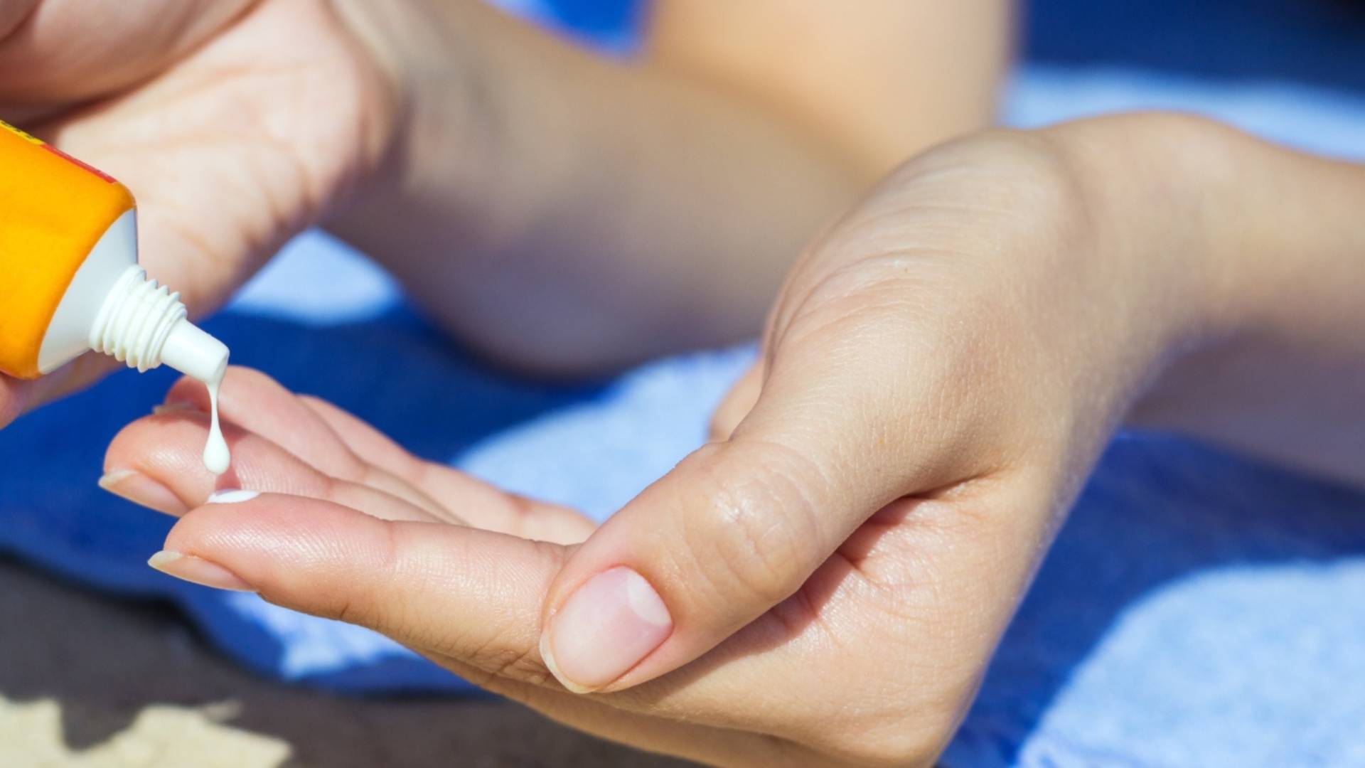 Kết hợp với kem chống nắng