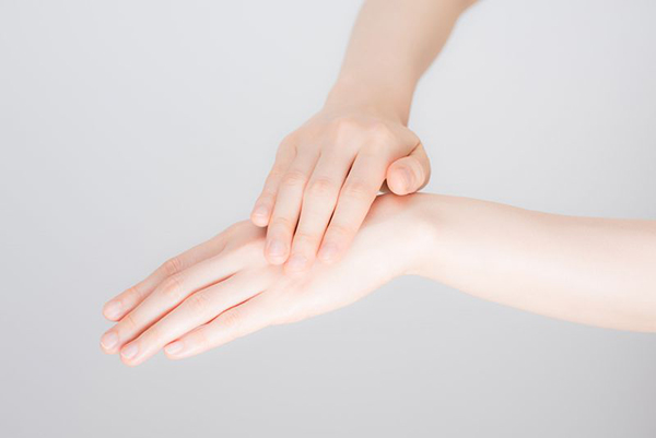 Làm trắng da tay mất bao lâu?