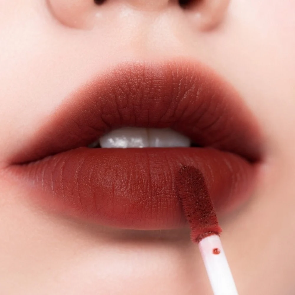 Da tone lạnh hợp son màu gì? Màu son đỏ đất