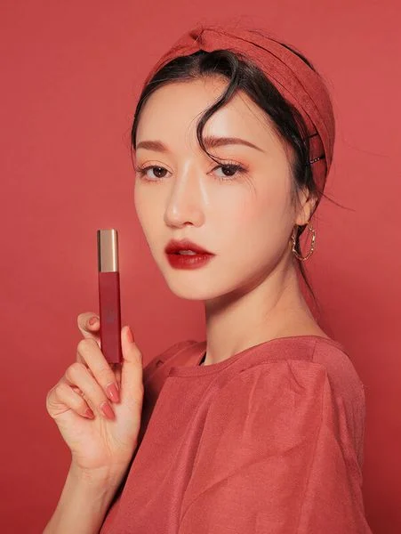 Thỏi son 3CE Immanence có thiết kế sang trọng