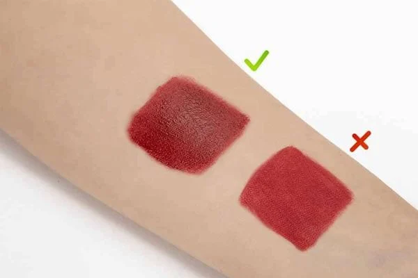 Chất son Black Rouge có độ mịn, mượt cũng như độ che phủ tốt Chất son Black Rouge có độ mịn, mượt cũng như độ che phủ tốt