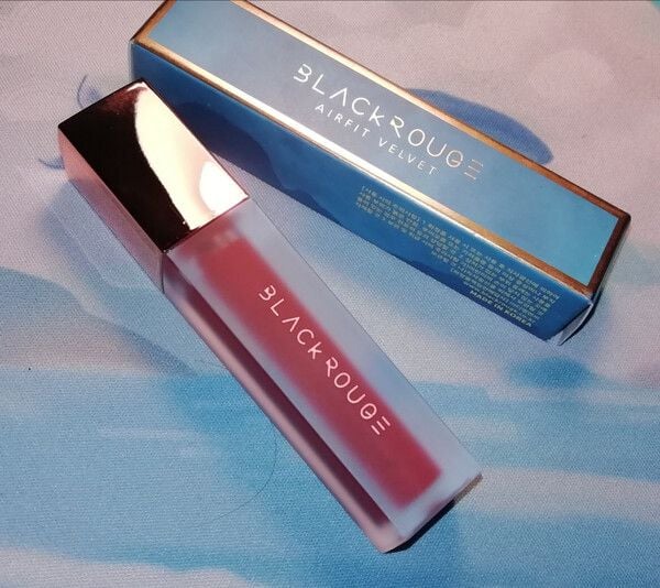 Về thiết kế son black rouge A26 Về thiết kế son black rouge A26