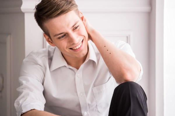 Nam giới có 3 nốt ruồi thẳng hàng là người có chính kiến, giàu lòng nhân ái