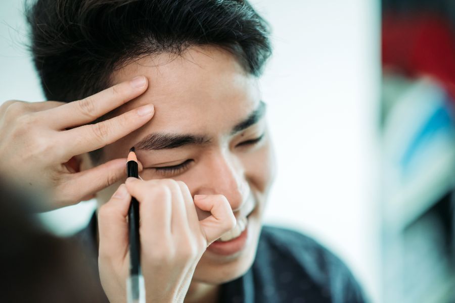 Đôi chân mày sắc nét, hợp phong thủy Đôi chân mày sắc nét, hợp phong thủy