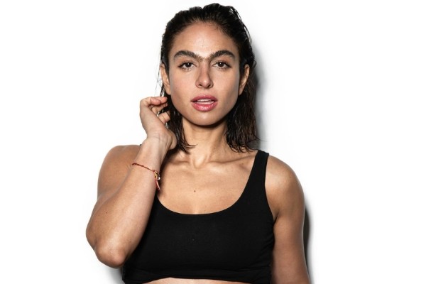 Đặc điểm nhận diện của 2 lông mày giao nhau