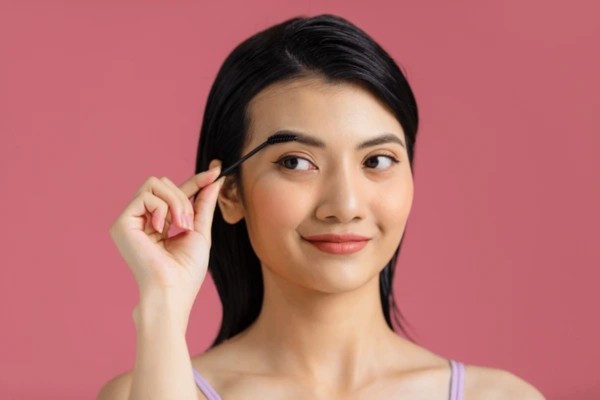 Cách tỉa và kẻ chân mày kiếm mi