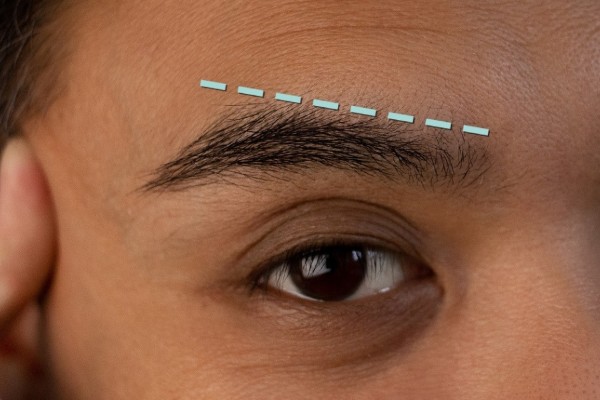 Cắt tỉa gọn gàng để tạo điểm nhấn cho chân mày