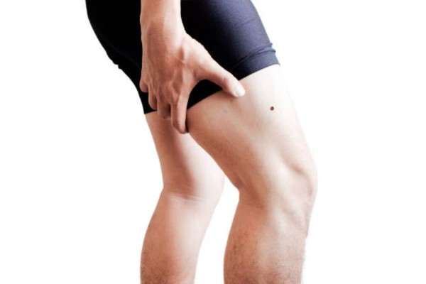 Nam giới sở hữu nốt ruồi ở đùi phải thường có sức khỏe không tốt, dễ mắc phải bệnh tật