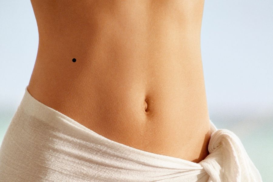 Nữ có nốt ruồi ở eo bên trái – Quý nhân phù trợ, nhiều mối quan hệ quý giá