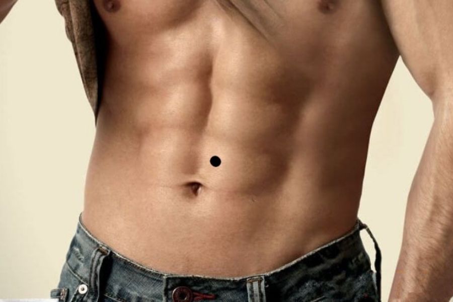 Người có nốt ruồi trung bụng thường giàu trí tuệ, thành đạt trong sự nghiệp