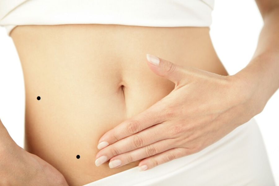 Phụ nữ có nốt ruồi dưới bụng thường được đánh giá là người dễ gần, thân thiện và có trái tim bao dung