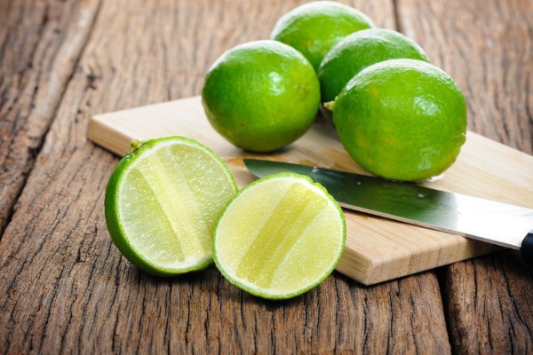 Chanh là trái cây làm trắng da nhanh nhất có tính kiềm, chống oxy hóa rất tốt, thúc đẩy quá trình trao đổi chất