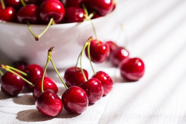 Cherry (hay anh đào) là một trong những loại cây làm trắng da nhanh chóng