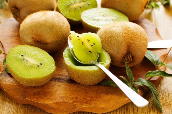 Đừng ngần ngại thử nghiệm và tận dụng sức mạnh của kiwi để có làn da trắng sáng và rạng ngời 
