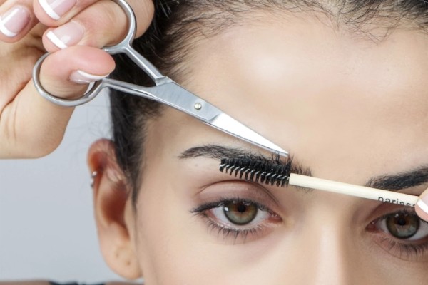 Tự tạo tướng lông mày nữ đẹp ngay tại nhà bằng những dụng cụ đơn giản