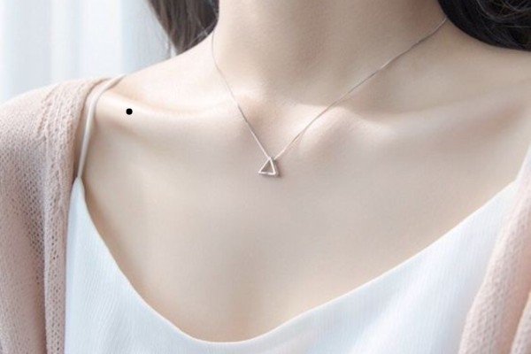 Nốt ruồi ở xương quai xanh – Hôn nhân không bền vững