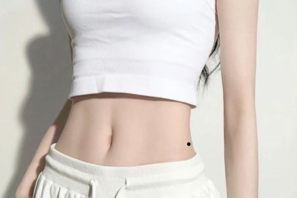 Nốt ruồi ở thắt lưng – Sinh ra đã kém may mắn hơn người khác