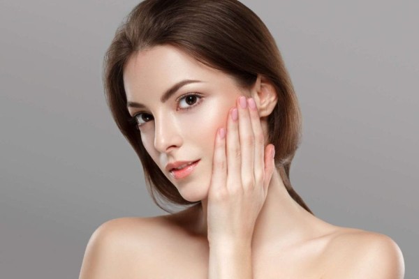 Nghệ và mật ong mang đến nhiều dưỡng chất giúp da trắng sáng và đàn hồi