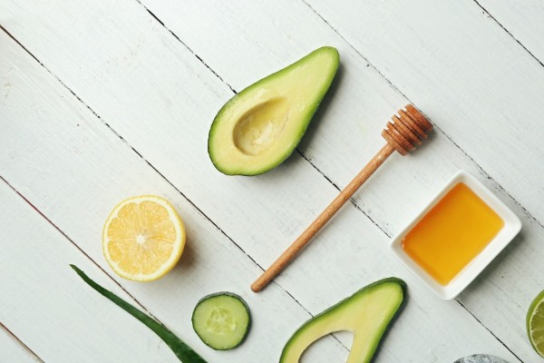 Cách làm rụng lông vùng kín tự nhiên với bơ và chanh