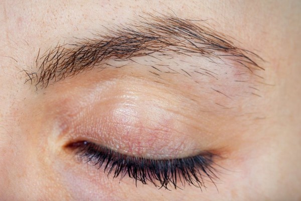 Nữ giới có lông mày chổi xể được biết đến là người dễ gần, khá nhạy bén