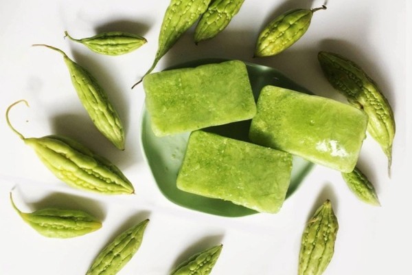 Mặt nạ khổ qua đông đá giúp se khít và giúp da thêm mịn màng