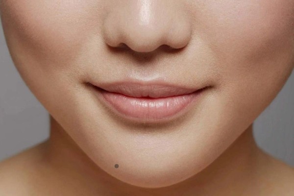 Nốt ruồi ở dưới cằm trái – Sự nghiệp như diều gặp gió Nốt ruồi ở dưới cằm trái – Sự nghiệp như diều gặp gió