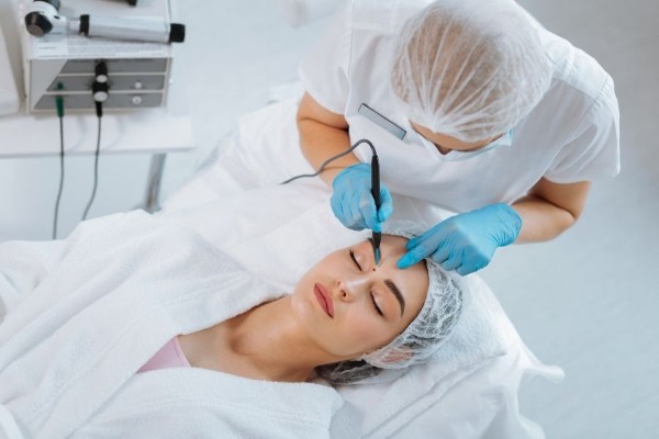 Tẩy xóa nốt ruồi ở sơn căn bằng công nghệ laser