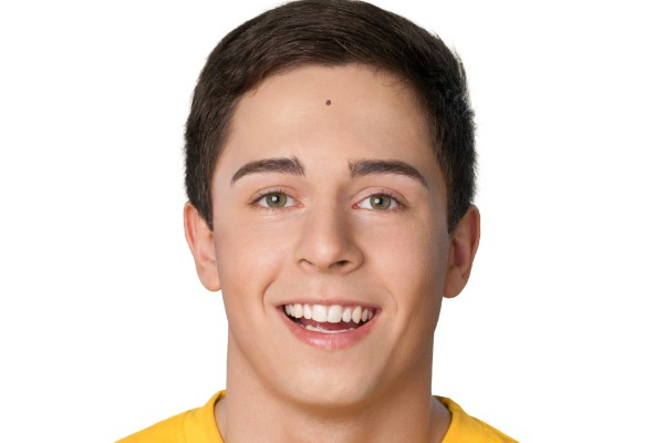 Nốt ruồi trên đỉnh trán nam là những người xuất thân từ gia đình có điều kiện và sở hữu trí tuệ đặc biệt