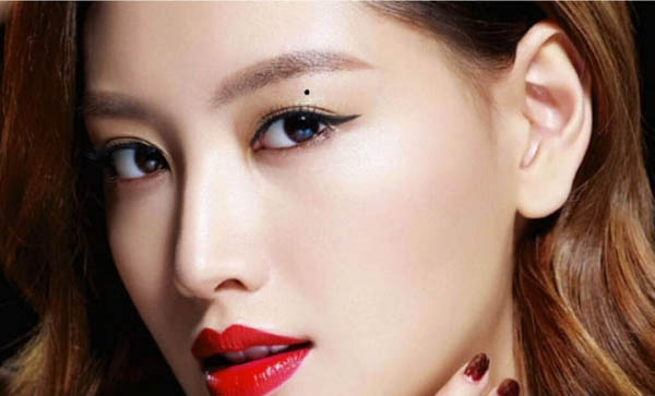 Nốt ruồi trên mí mắt