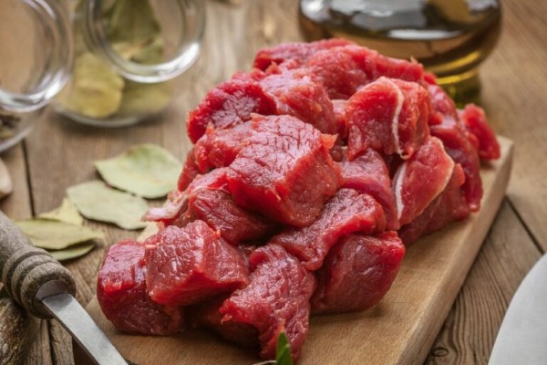 Bị trầy xước da không nên ăn gì? Thịt bò có thể góp phần dẫn đến sự xuất hiện của sẹo lồi sau khi vết thương lành lại