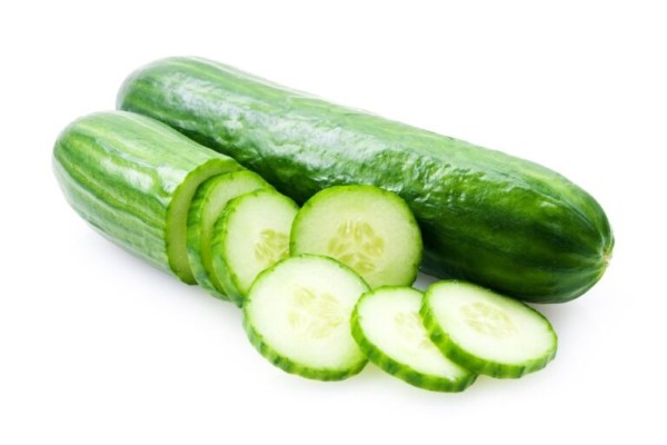 Siêu tiết kiệm với cách làm môi hồng sau 1 đêm với dưa leo cắt lát để lạnh Siêu tiết kiệm với cách làm môi hồng sau 1 đêm với dưa leo cắt lát để lạnh