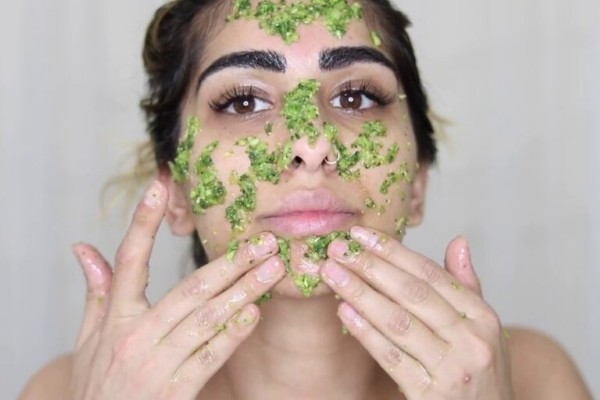 Mướp đắng và sữa tươi trị tàn nhang