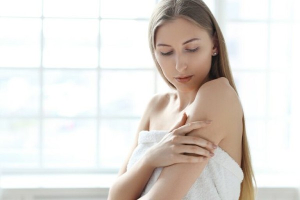 Cạo lông tay có sao không? việc cạo lông tay an toàn nếu bạn thực hiện đúng kỹ thuật Cạo lông tay có sao không? việc cạo lông tay an toàn nếu bạn thực hiện đúng kỹ thuật